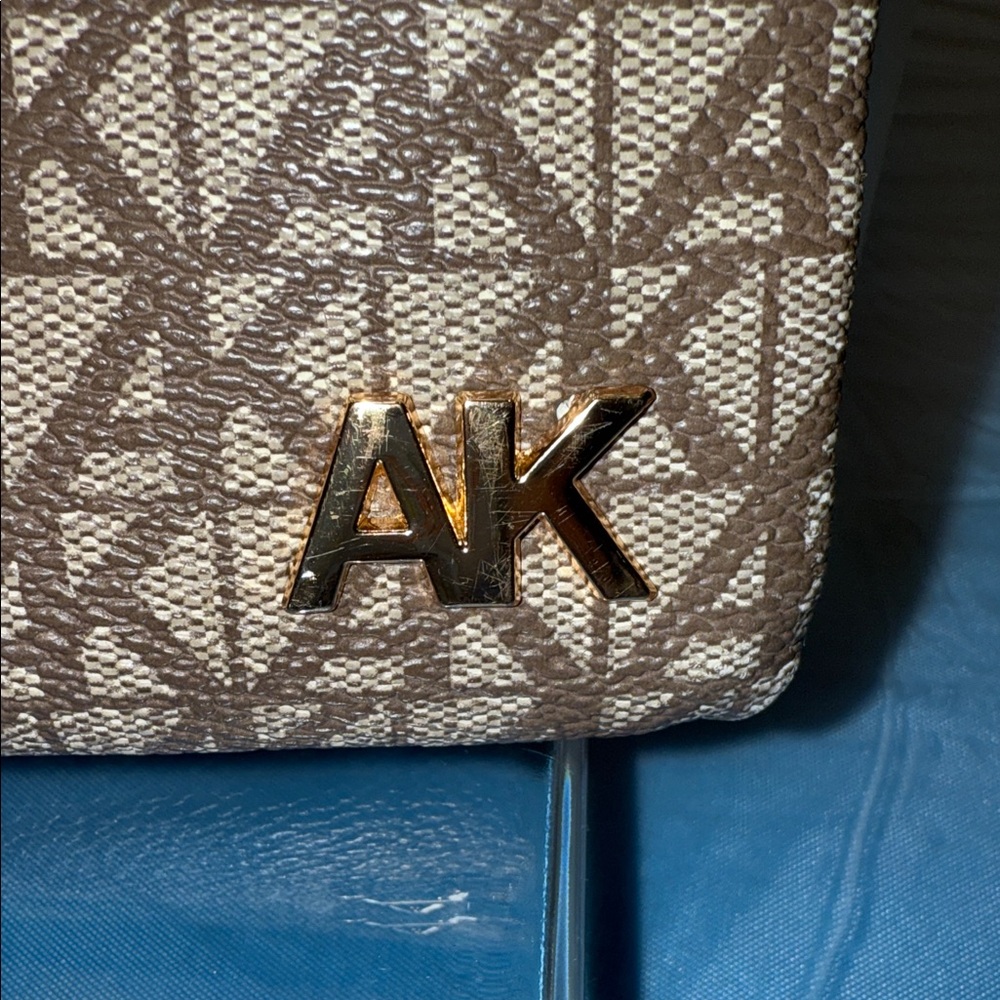 Anne Klein Exchange Gray Patterned Clutch - Picture 2 of 7